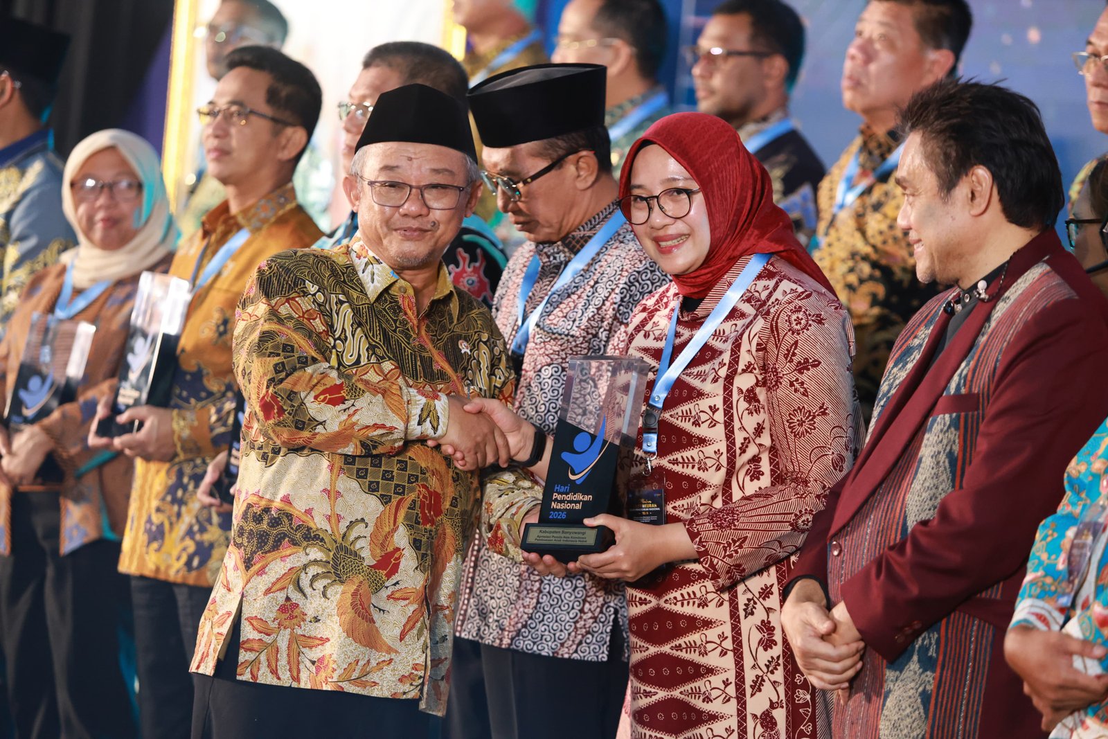 Bupati Ipuk Borong Dua Penghargaan Mendikdasmen Berkat Inovasi Pendidikan