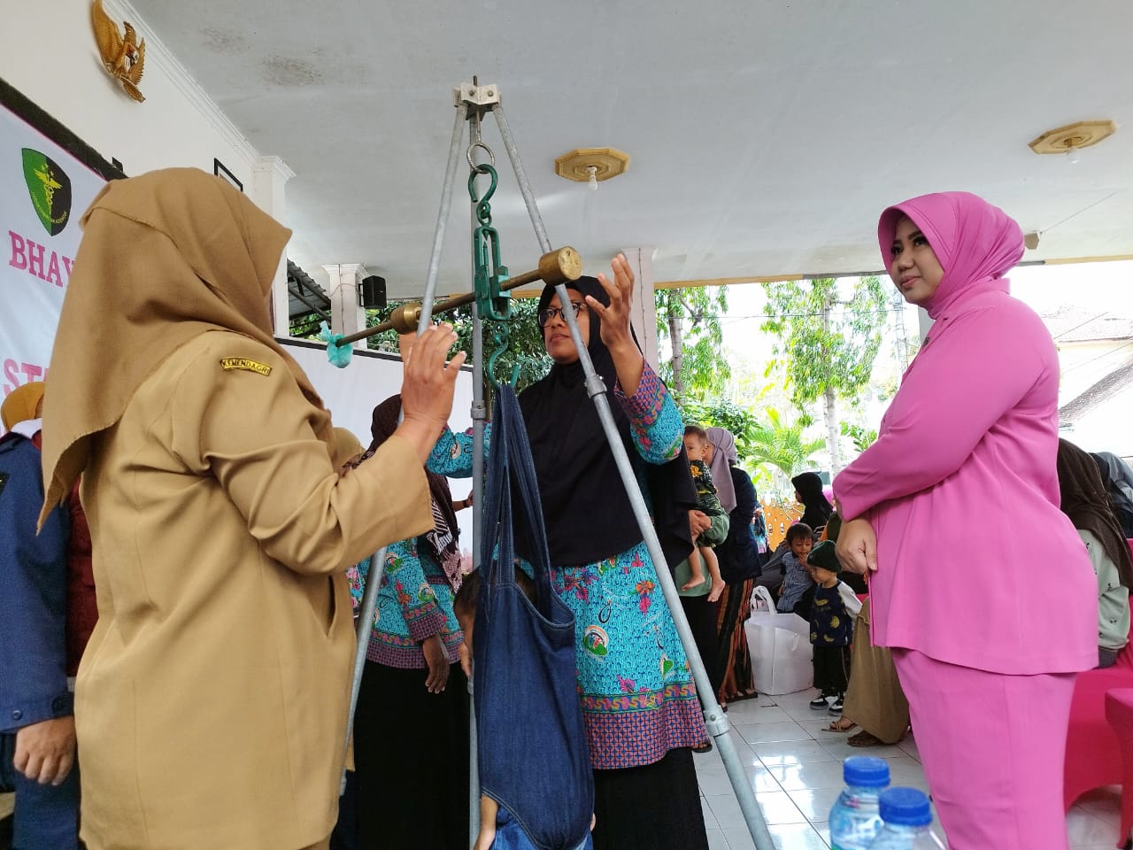 Ibu-ibu Bhayangkari Banyuwangi Bantu Pengentasan Stunting