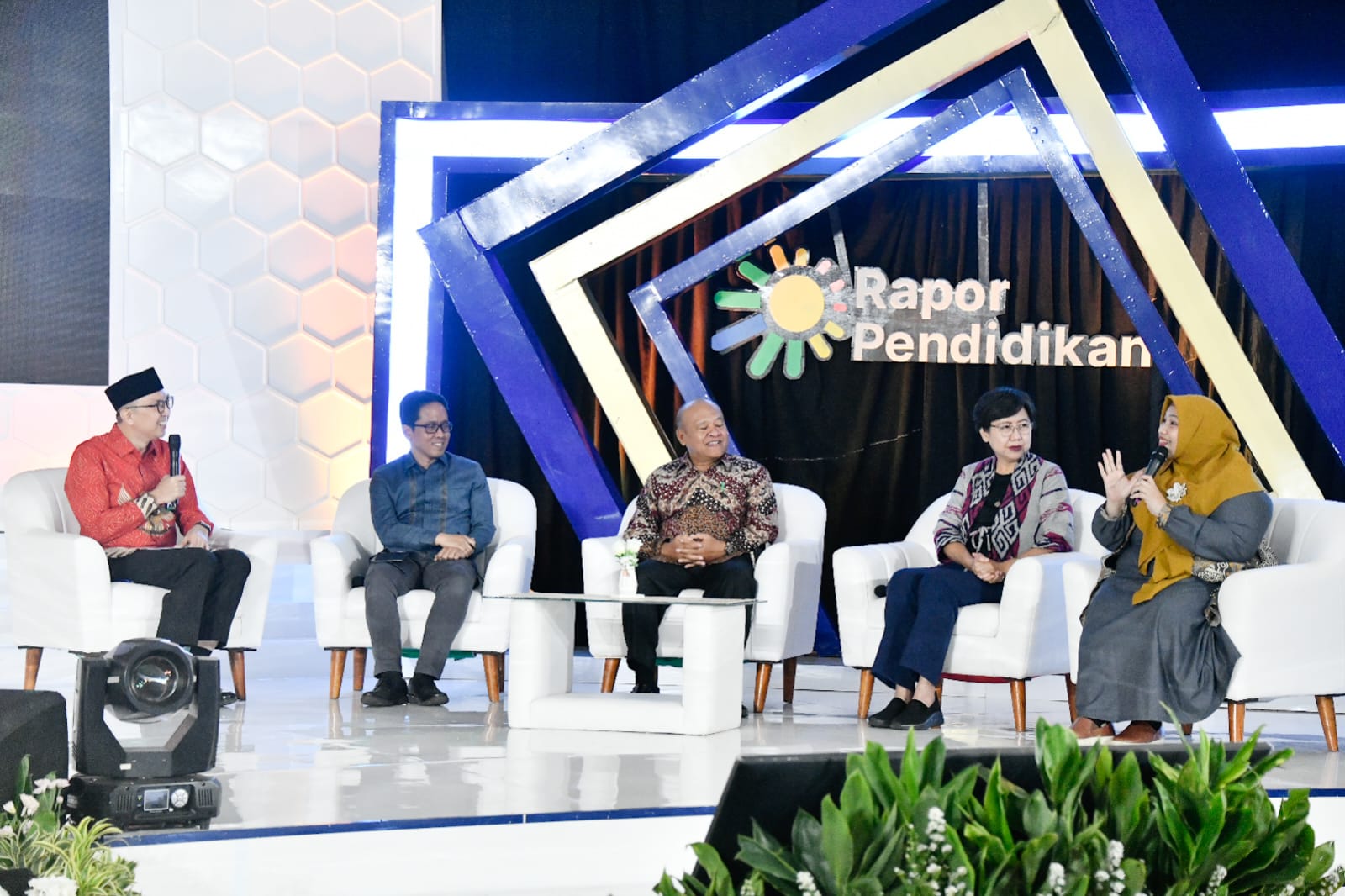 Rapor Pendidikan Indonesia Dorong Perbaikan dan Pemerataan Pendidikan