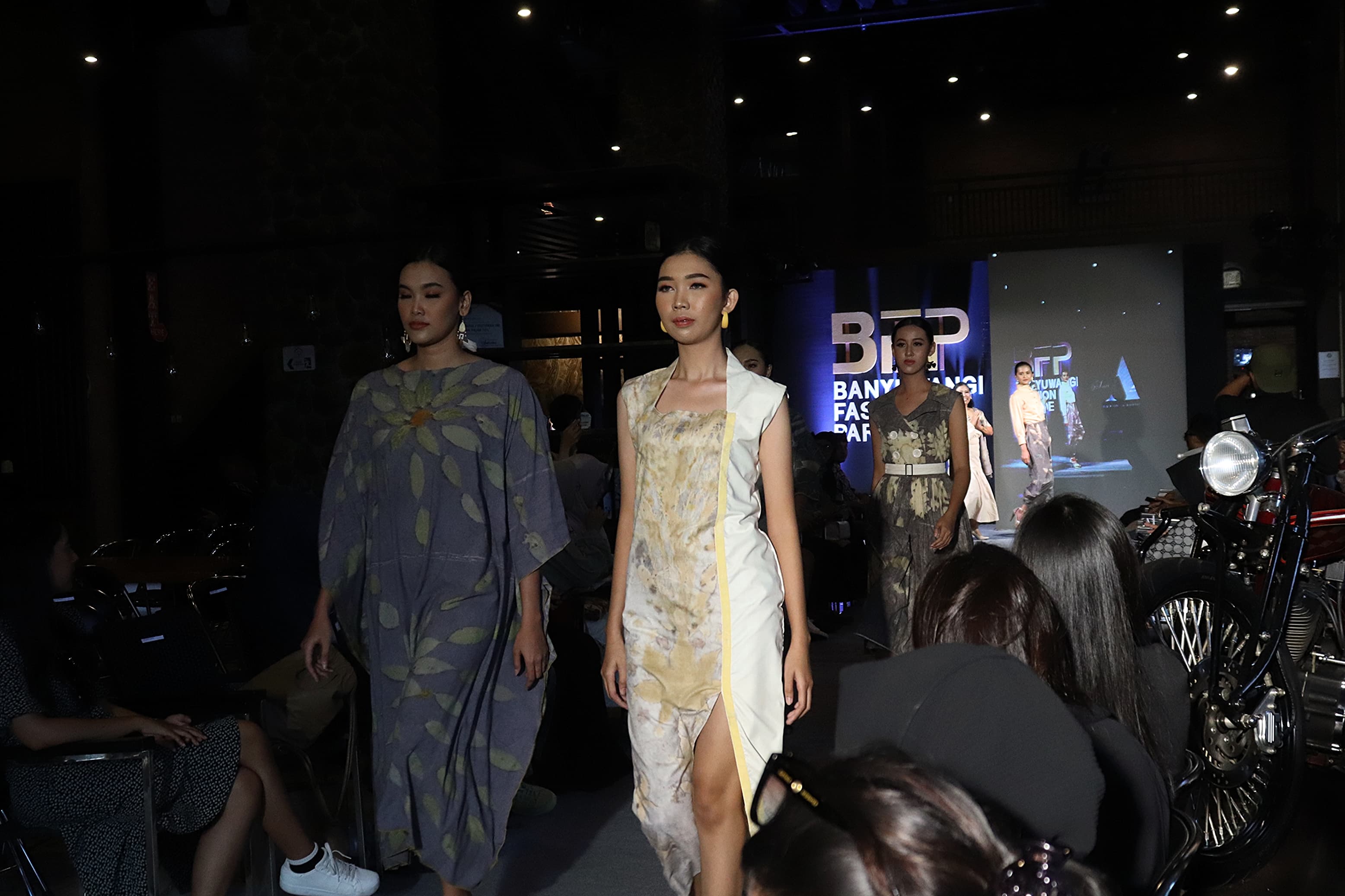 Busana Ecoprint hingga Trend Fashion Muslim Tampil Cantik di Banyuwangi Fashion Parade 2024