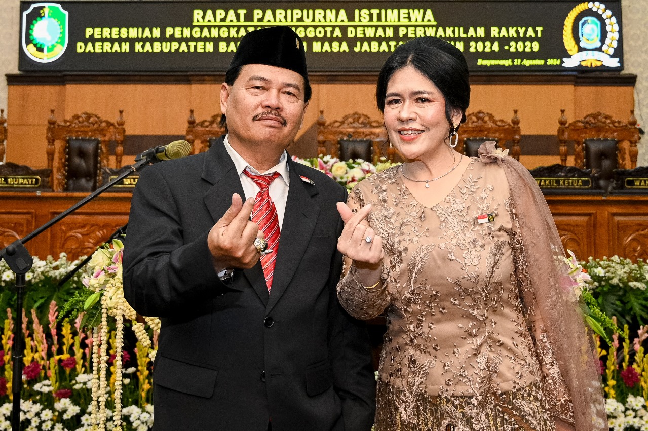 Pasutri Golkar Ruliyono dan Sri Yuliani Warnai Pelantikan DPRD Banyuwangi