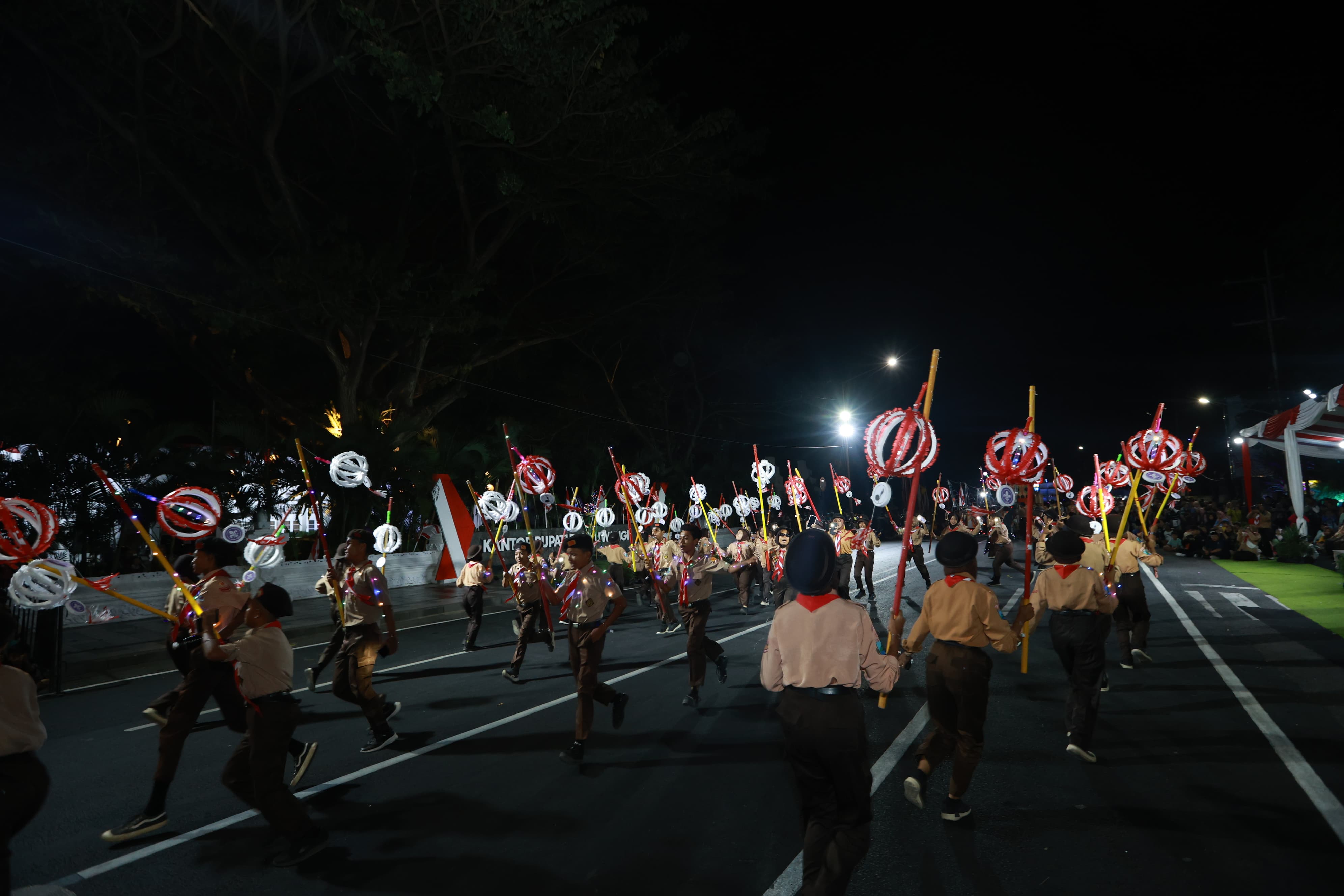 Meriahnya Pawai Lampion Pramuka Banyuwangi