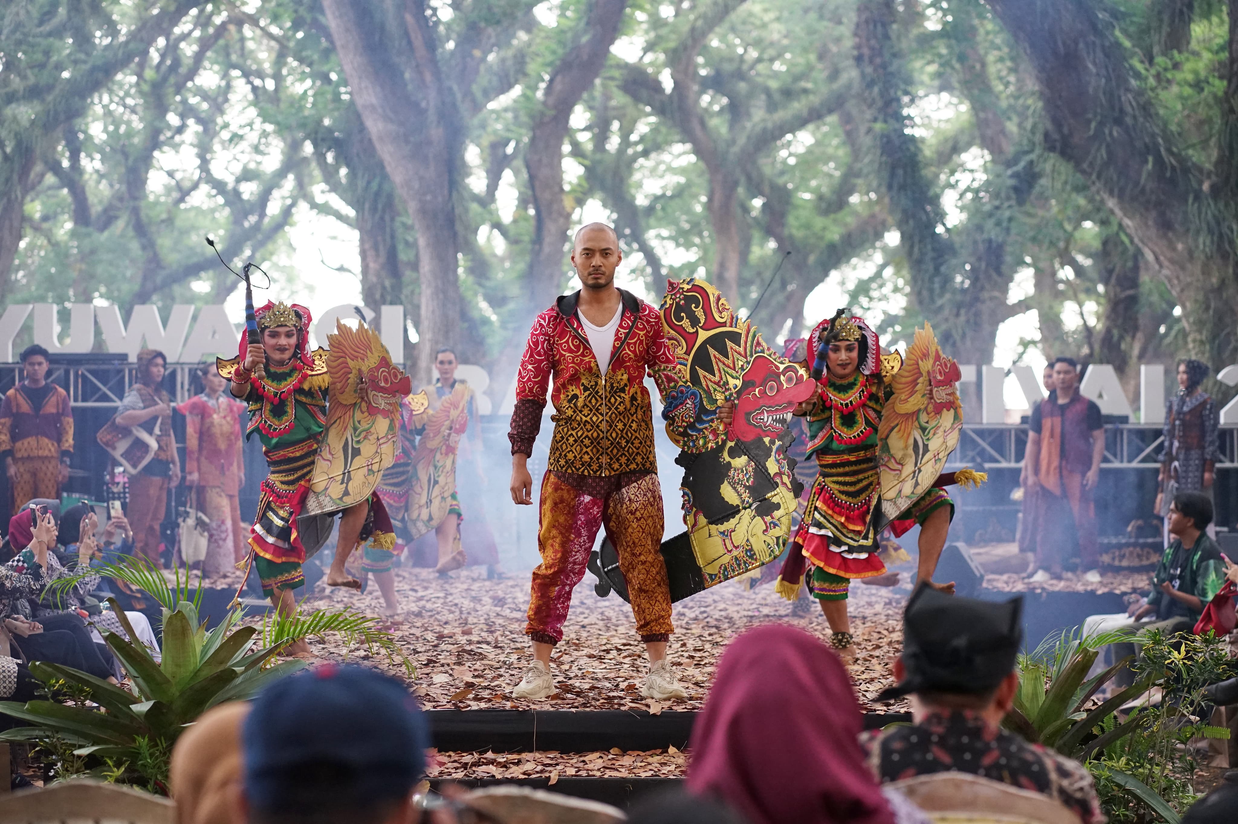 Berlatar Hutan Djawatan, Berbagai Desain Motif Batik "Jenon" Tersaji Apik di Banyuwangi Ba