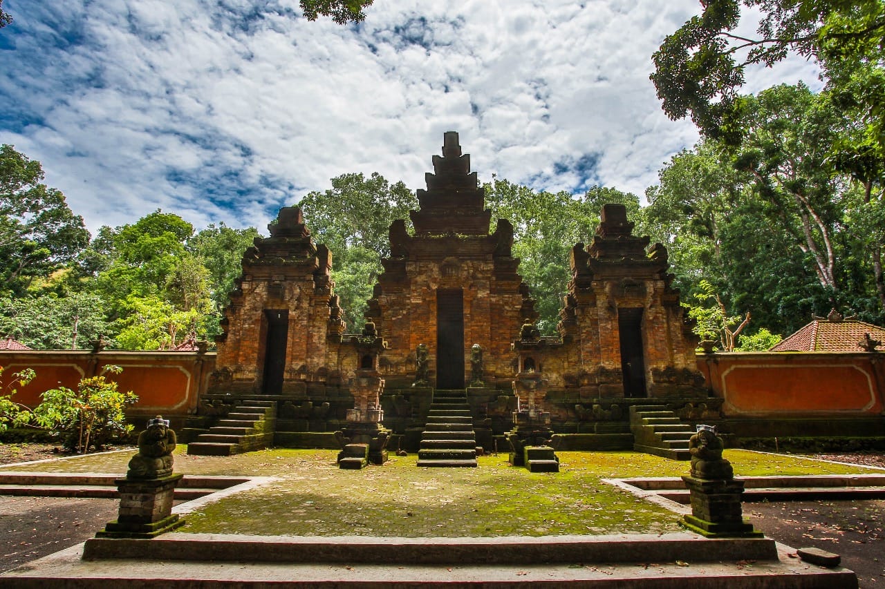 Dikelola Kemenhut, TN Alas Purwo Kenakan Tarif Nol Rupiah bagi Umat Hindu yang Beribadah di Pura Luh