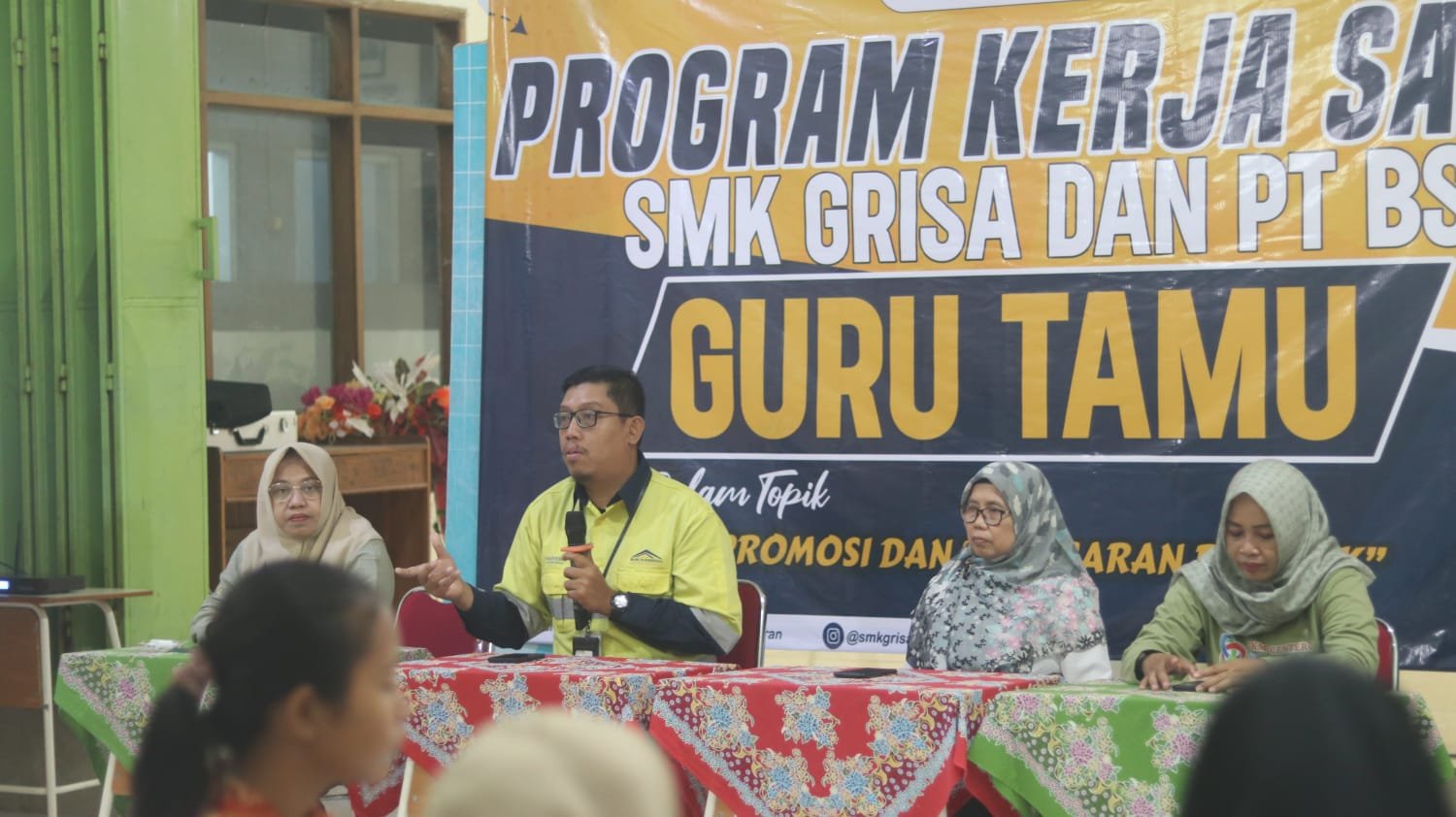 Siswa SMK Pesanggaran Latih Kemampuan Produksi Dan Pemasaran Berkat PT BSI