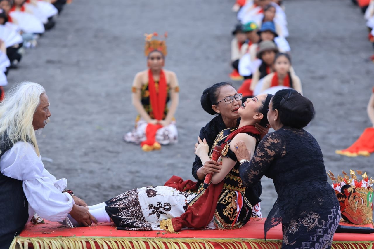 Prosesi Meras Gandrung Bikin Penari dari Papua hingga Amerika Merinding