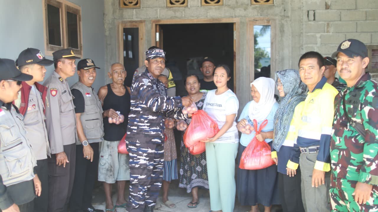 Sinergi kemanusiaan PT BSI bersama Forpimka distribusikan bantuan banjir wilayah Pesanggaran Banyuwa