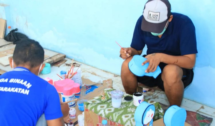 Bermodal Koran Bekas, Napi Lapas Banyuwangi Hasilkan Celengan Bernilai Ekonomis
