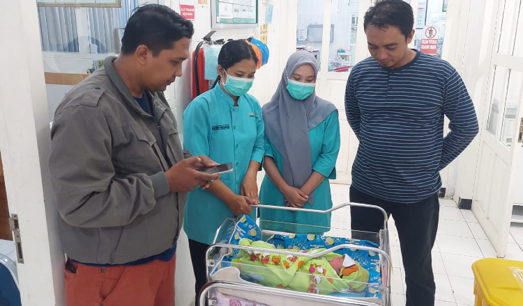 Bayi Baru Lahir Ditemukan Warga di Warung Kopi, Diduga Sengaja Dibuang Orang Tua