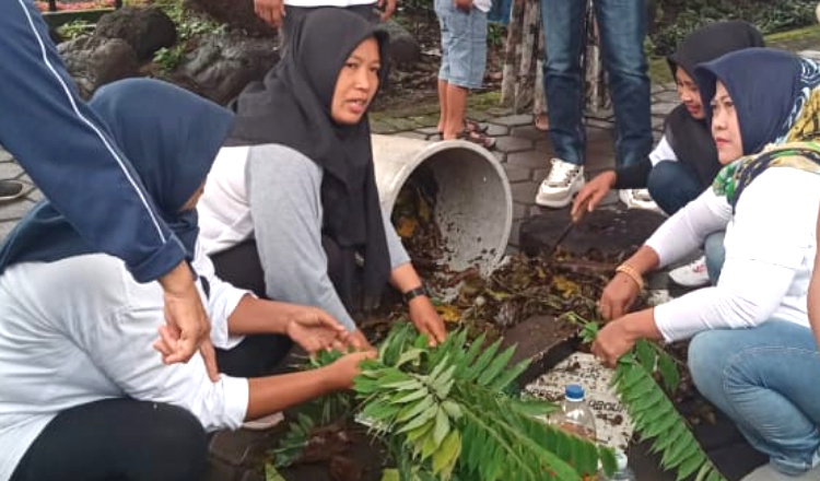 Kurangi Sampah Organik di TPA, Banyuwangi Serentak Bikin Kompos