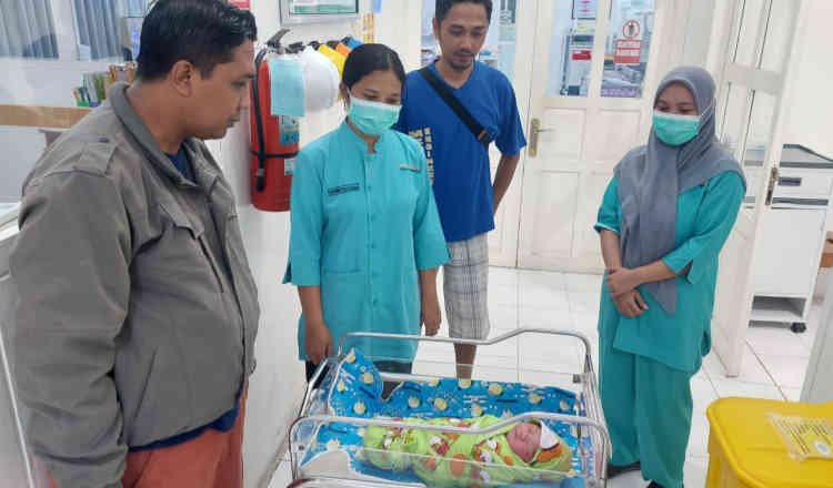 Bayi Dibuang di Banyuwangi Akan Dirawan Oleh Kakeknya