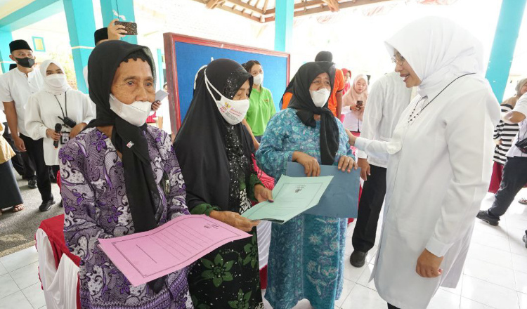 Jelang Lebaran, 124 Ribu Warga Banyuwangi Terima Bansos Sembako dan PKH