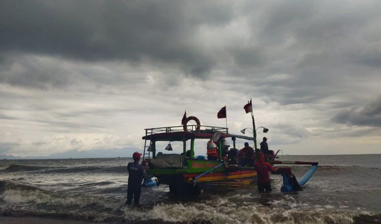 Siap-siap Harga Ikan Meroket! Nelayan Banyuwangi Sepekan Tak Melaut Karena Cuaca Buruk