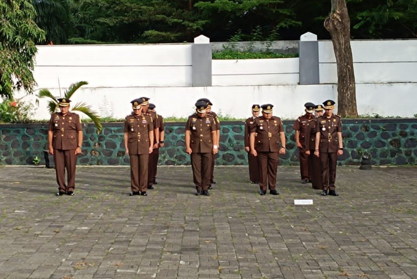 Sambut HUT Adhyaksa Ke-63 Kejari Banyuwangi Lakukan Tabur Bunga