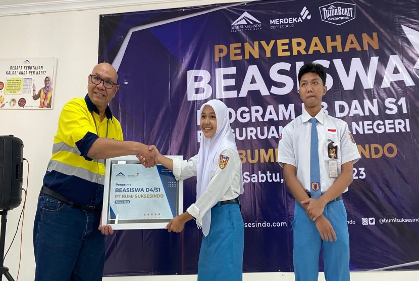 Dorong Kemajuan IPM Banyuwangi, PT BSI Kembali Berikan Beasiswa 