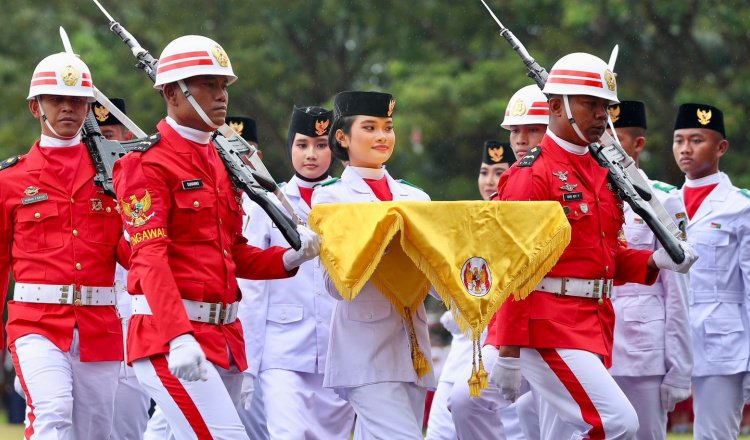 Meski Diguyur Hujan Deras, Upacara HUT ke-78 Kemerdekaan RI di Banyuwangi Berlangsung Khidmat
