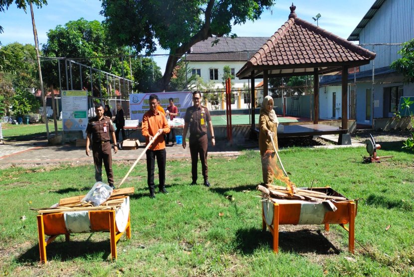 Kejari Banyuwangi Musnahkan Barang Bukti 27 Perkara Tindak Pidana