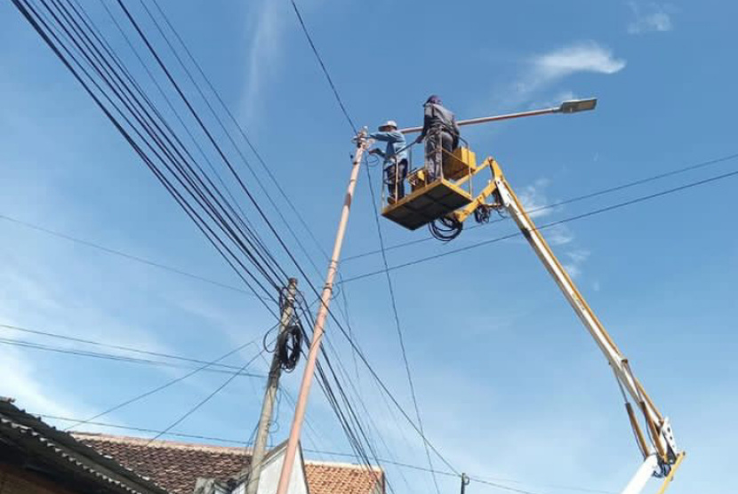 Penerangan Jalan Umum Banyuwangi Ditingkatkan, Dinas PU CKPP Lakukan Pemeliharaan Berkala