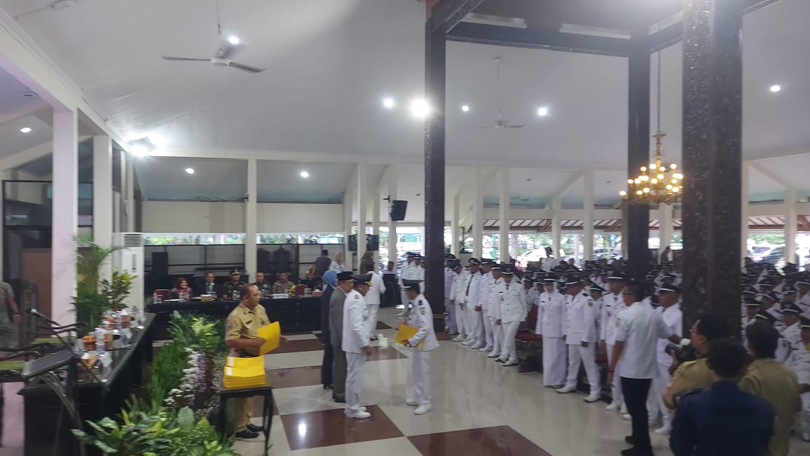 Ratusan Kades di Bondowoso Diperpanjang SK-nya Oleh Penjabat Bupati