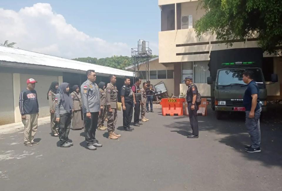 Petugas Saat Briefing Sebelum Melakukan Operasi