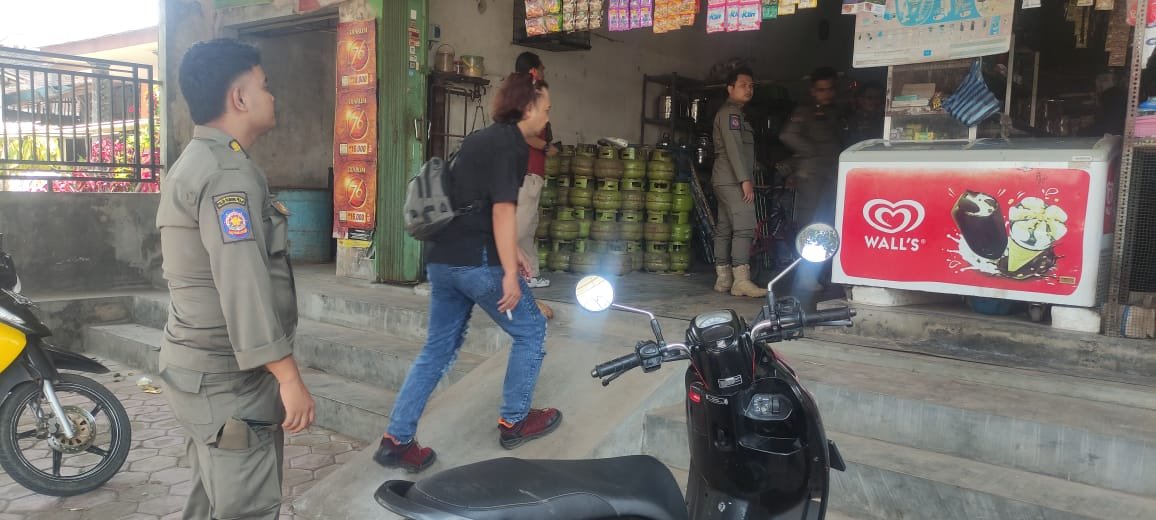 Operasi Gabungan Sasar Kecamatan Tegal Ampel dan Taman Krocok Pastikan Tidak Ada Rokok Ilegal
